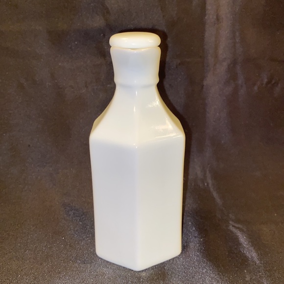 VTG Xcell Porcelain Cruet - Picture 2 of 8